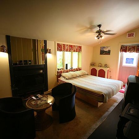 Restaurant Auberge Chez Girard Sainte-Agathe-des-Monts Room photo
